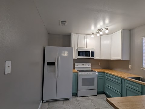 2909 57Th Avenue 3 Beds Apartment for Rent