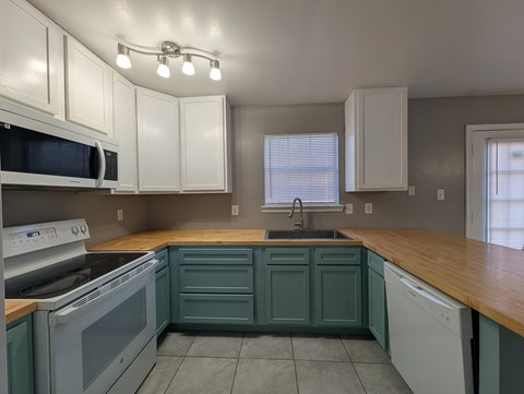 2909 57Th Avenue 3 Beds Apartment for Rent