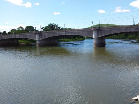 a bridge over a river in a city