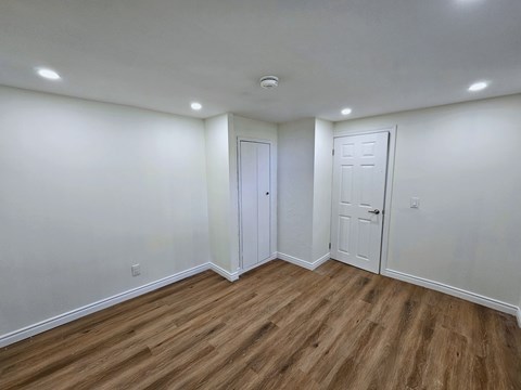 36 Linton Avenue 2 Beds Apartment for Rent