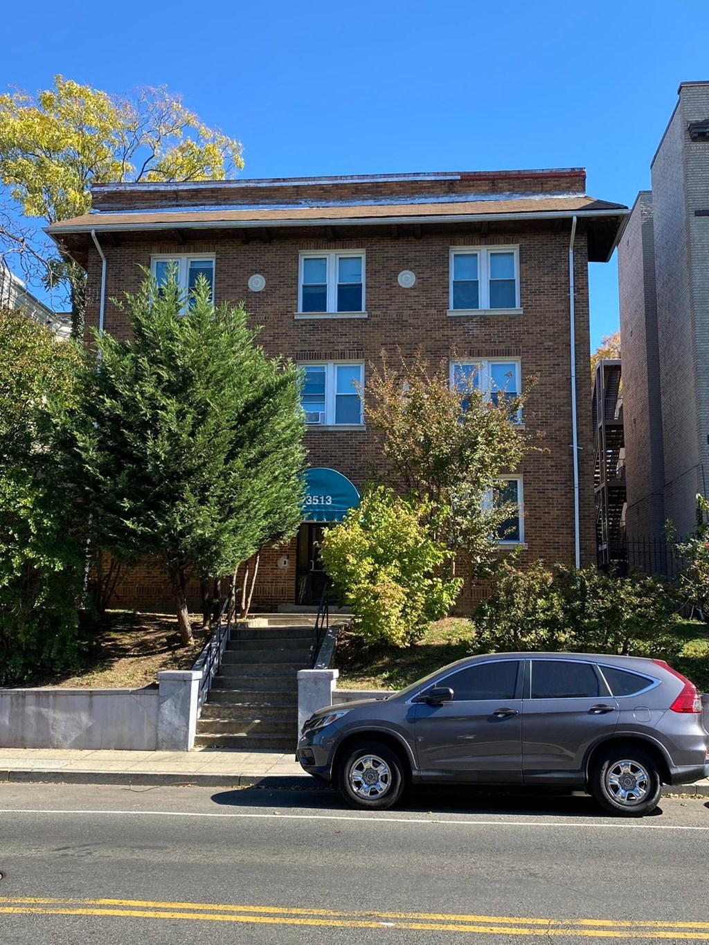 a car parked in front of a brick building