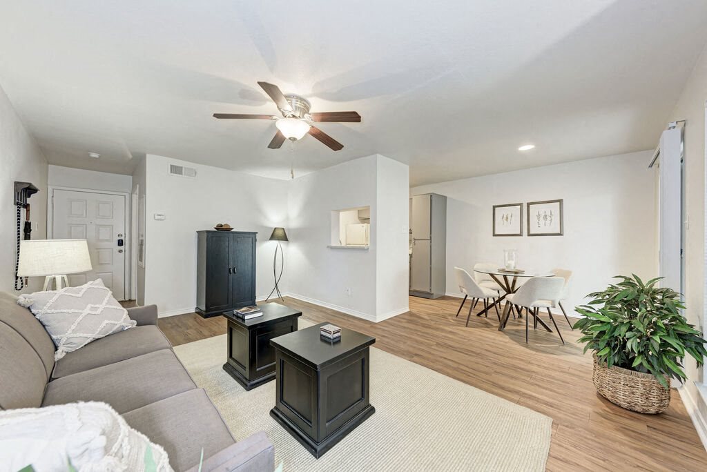 MacKenzie Pointe Apartments