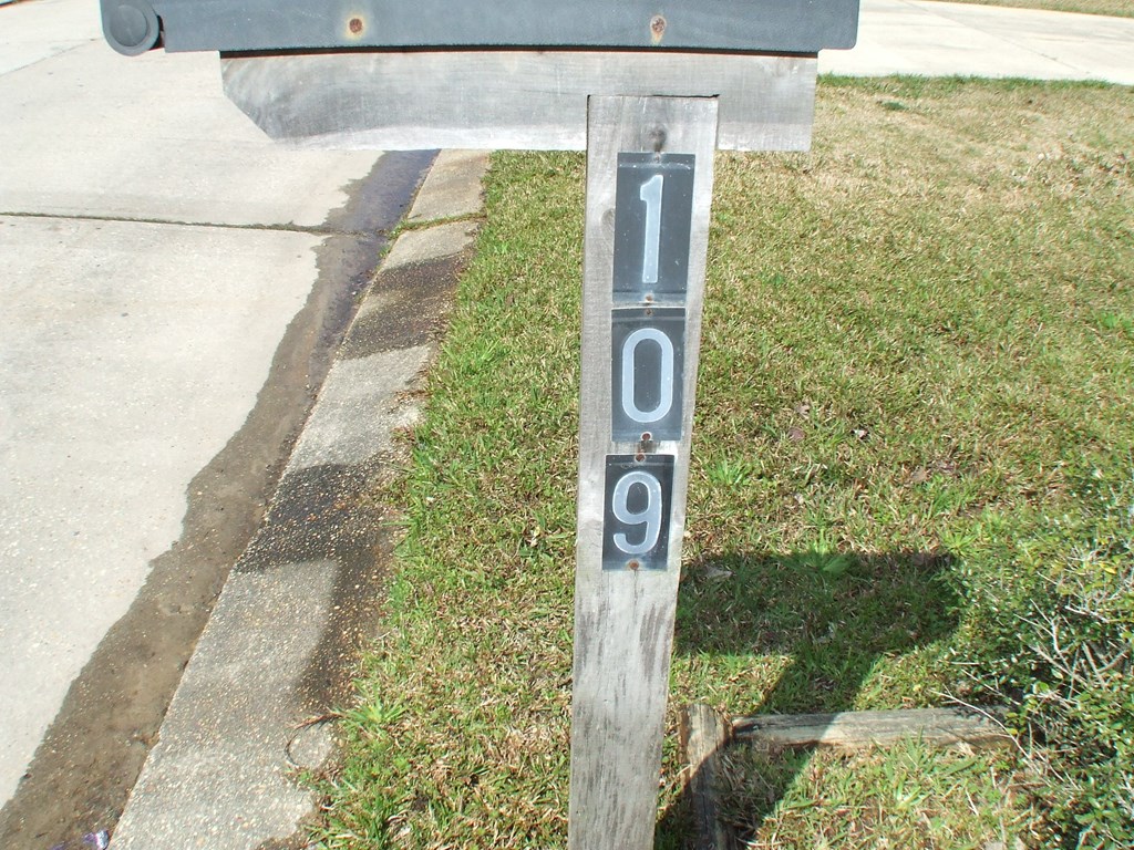 A wooden post with the numbers 10 and 9 on it.