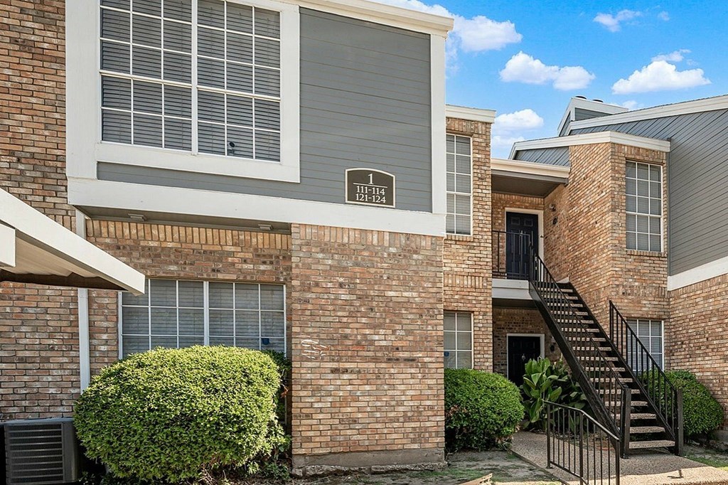 A bathroom with a sink, mirror, and bathtub.
