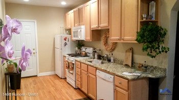 1400-12 N. Honore St. Studio-2 Beds Apartment for Rent - Photo Gallery 2