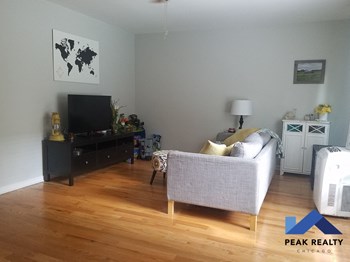 2104-24 W. Farragut Ave. 1 Bed Apartment for Rent - Photo Gallery 5