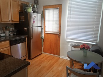 2104-24 W. Farragut Ave. 1 Bed Apartment for Rent - Photo Gallery 4