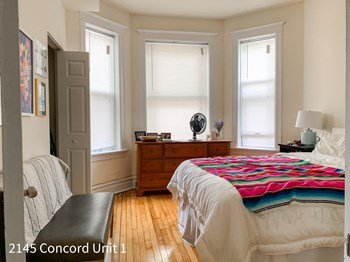 2133-45 W. Concord Pl. 2-3 Beds Apartment for Rent - Photo Gallery 5