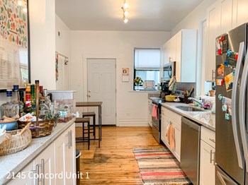2133-45 W. Concord Pl. 2-3 Beds Apartment for Rent - Photo Gallery 3