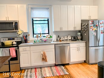 2133-45 W. Concord Pl. 2-3 Beds Apartment for Rent - Photo Gallery 2