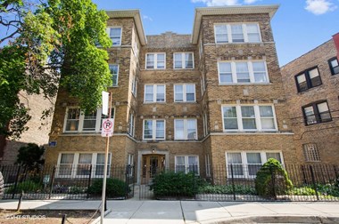 2311 W. Giddings St. 1-2 Beds Apartment for Rent Photo Gallery 1