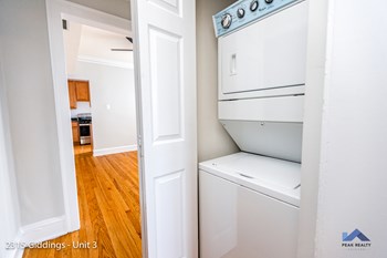 2311 W. Giddings St. 1-2 Beds Apartment for Rent - Photo Gallery 3