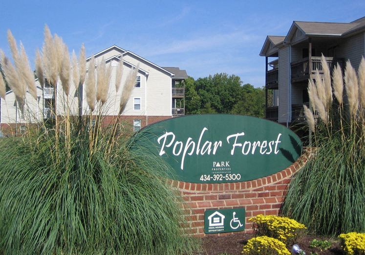 900 Poplar Forest Rd 2-3 Beds Apartment for Rent - Photo Gallery 1