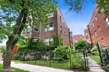 6814 N. Ashland Ave. 2 Beds Apartment for Rent Photo Gallery 1