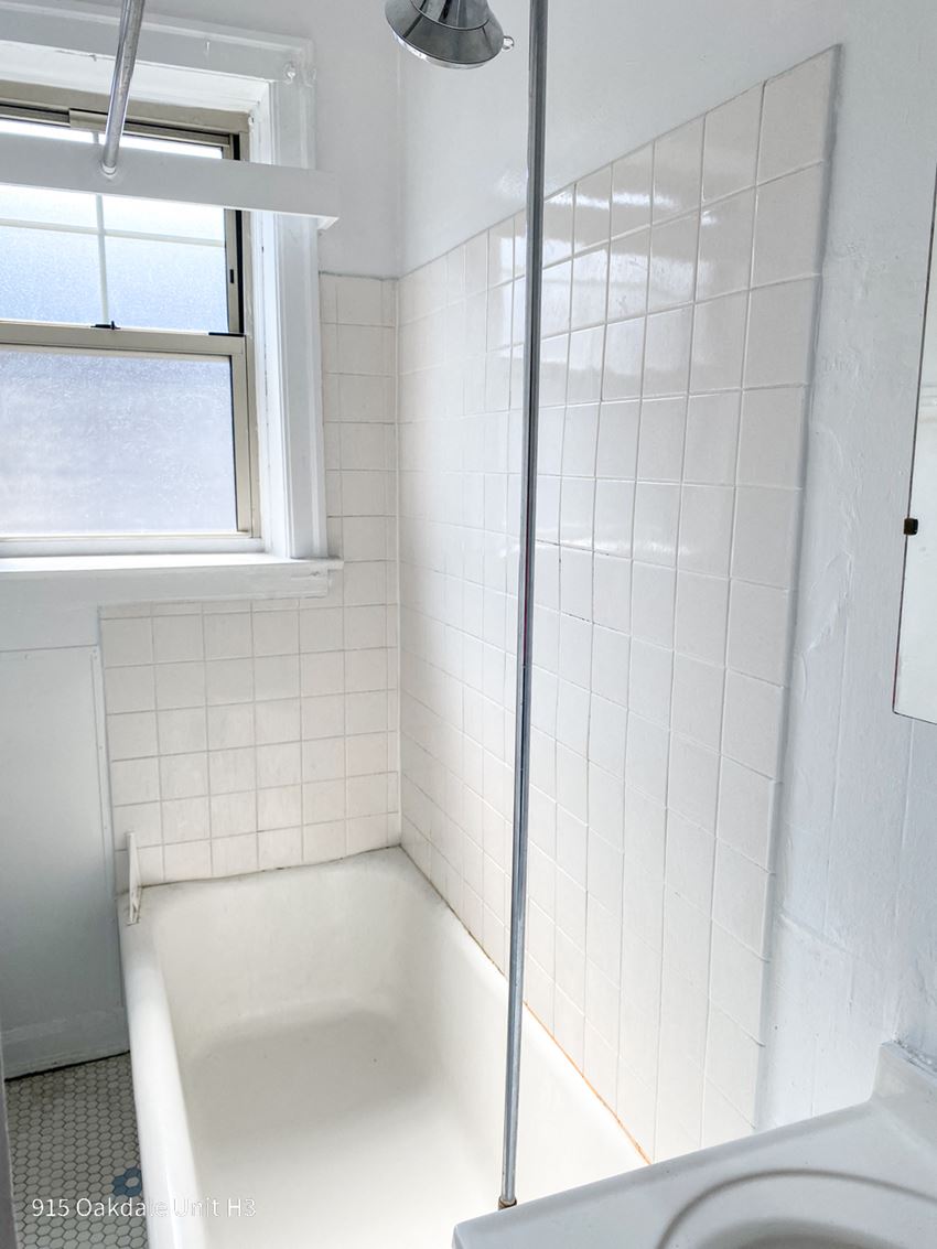 911 W. Oakdale Ave. Rentals Chicago, IL RentCafe