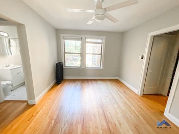 911 W. Oakdale Ave. Studio-1 Bed Apartment for Rent - Photo Gallery 4