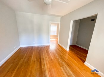 911 W. Oakdale Ave. Studio-1 Bed Apartment for Rent - Photo Gallery 6