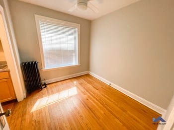 911 W. Oakdale Ave. Studio-1 Bed Apartment for Rent - Photo Gallery 3