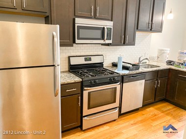 1210 W. Diversey Pkwy. 3 Beds Apartment for Rent Photo Gallery 1