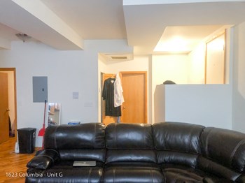 1615-25 W. Columbia Ave. Studio-3 Beds Apartment for Rent - Photo Gallery 4