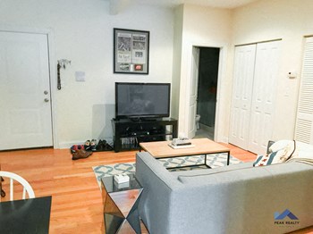 2102 N. Damen Ave. 1-3 Beds Apartment for Rent - Photo Gallery 3