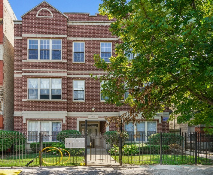 2117-19 W. Washington Blvd. 2 Beds Apartment for Rent - Photo Gallery 1