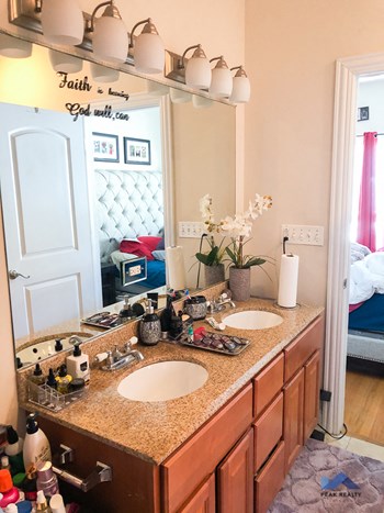 3829-31 N. Kedzie Ave. 3 Beds Apartment for Rent - Photo Gallery 4