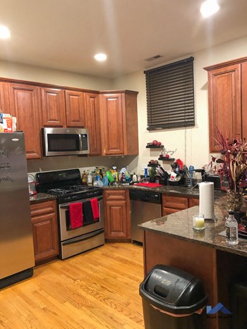 3829-31 N. Kedzie Ave. 3 Beds Apartment for Rent - Photo Gallery 6