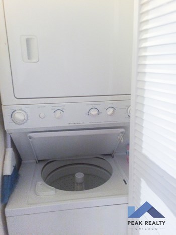 7328-36 N. Winchester Ave. 3 Beds Apartment for Rent - Photo Gallery 4