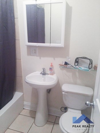 7328-36 N. Winchester Ave. 3 Beds Apartment for Rent - Photo Gallery 5