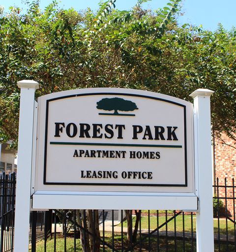 the sign for forest park apartment homes leasing office