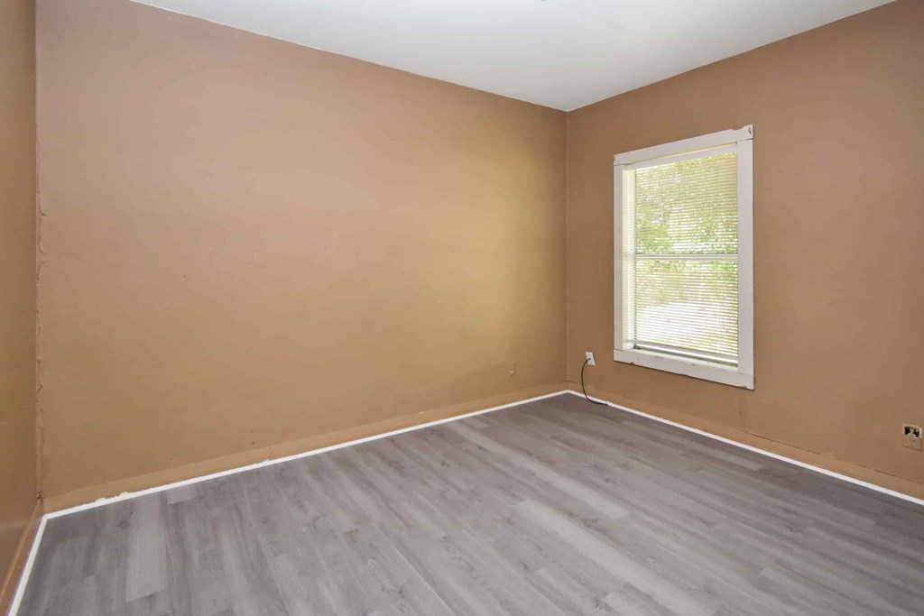 5920 R Cole Rd 2 Beds House for Rent - Photo Gallery 4