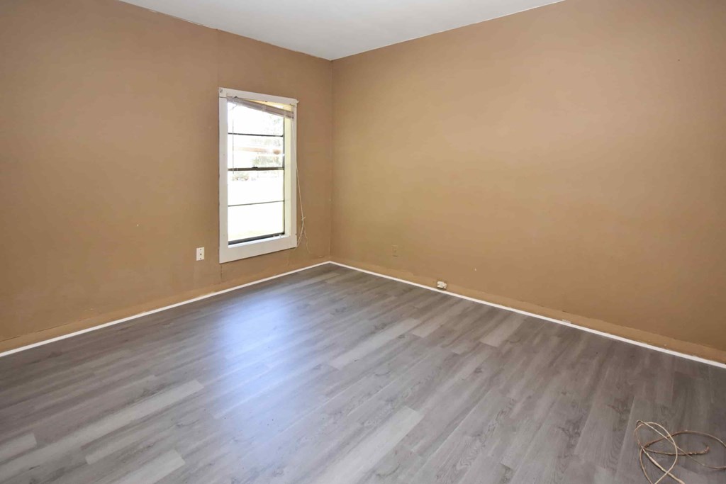 5920 R Cole Rd 2 Beds House for Rent - Photo Gallery 5