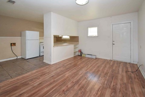 5920 R Cole Rd 2 Beds House for Rent - Photo Gallery 10