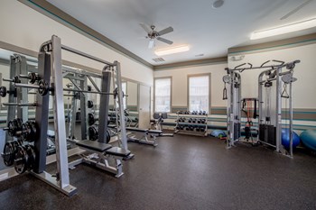 1111 E 61st Street Studio-3 Beds Apartment for Rent - Photo Gallery 11