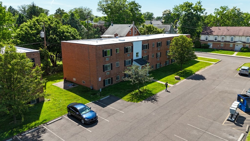 Meadowbrook Apartments