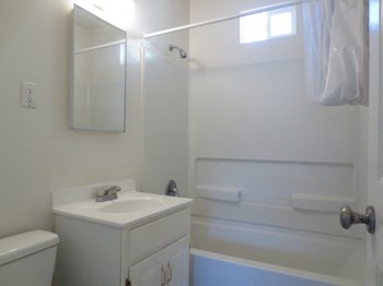 1211 West 28th Street 1-2 Beds Apartment, Student for Rent - Photo Gallery 5