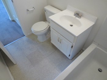 1211 West 28th Street 1-2 Beds Apartment, Student for Rent - Photo Gallery 4