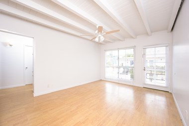 54 62Nd Place Studio-2 Beds Apartment for Rent - Photo Gallery 1