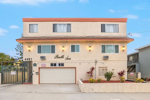 The image shows a building with the number 4451 and the name "Pine's Inn" on it.