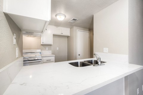 360/362 West San Marcos Blvd 2 Beds Apartment for Rent