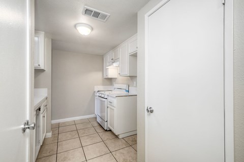 360/362 West San Marcos Blvd 2 Beds Apartment for Rent