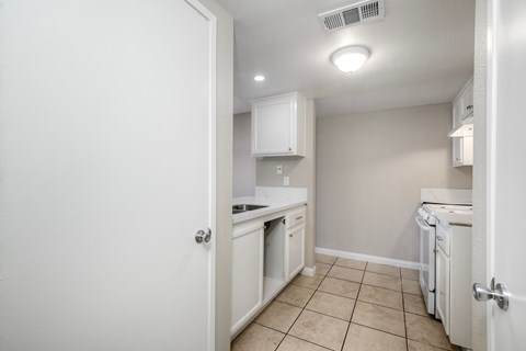 360/362 West San Marcos Blvd 2 Beds Apartment for Rent