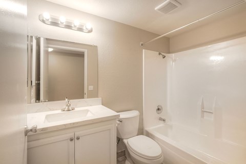 360/362 West San Marcos Blvd 2 Beds Apartment for Rent