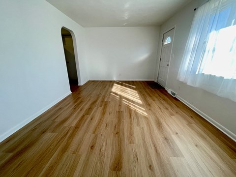 631 Parkwood Drive 3 Beds Apartment for Rent