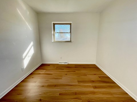 631 Parkwood Drive 3 Beds Apartment for Rent