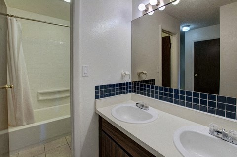 3161 Madison Avenue R115 Bathroom