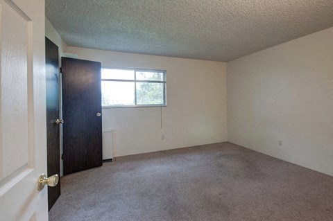 3161 Madison Avenue R115 Bedroom