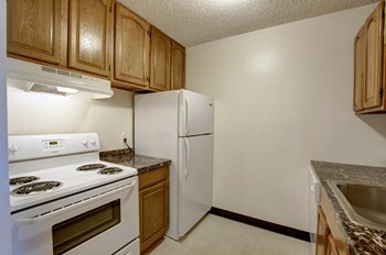 3161 Madison Avenue R115 Kitchen 3161 Madison Avenue R115 Kitchen - Photo Gallery 2