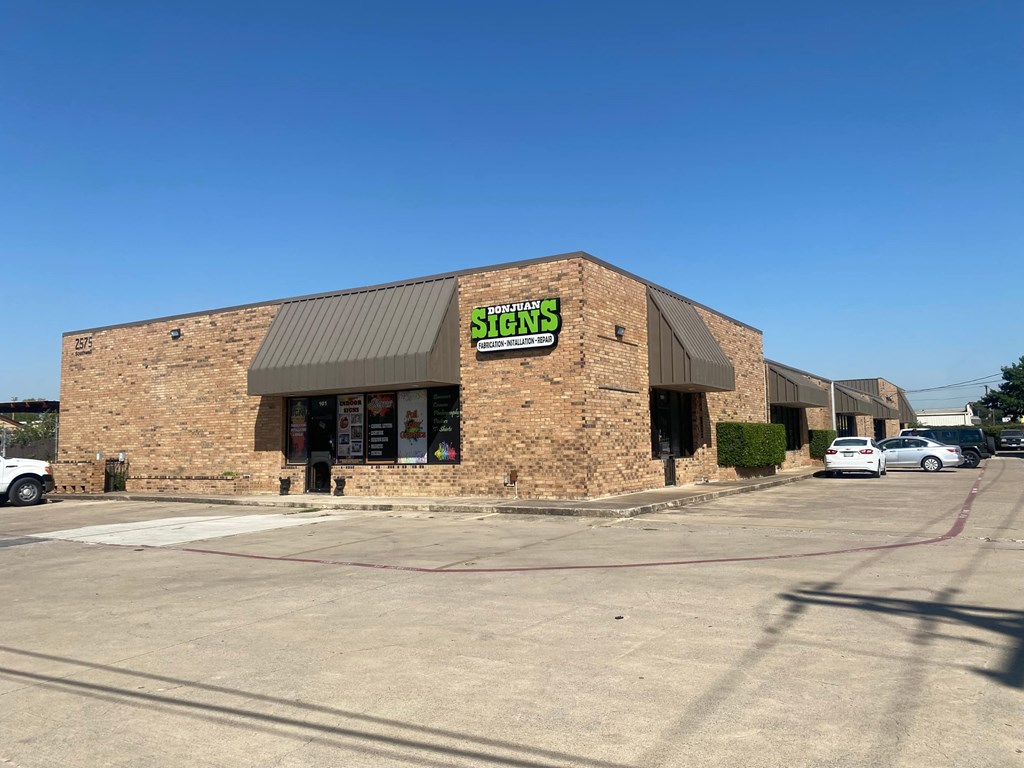 A storefront with a green sign that says "STAIRS".
